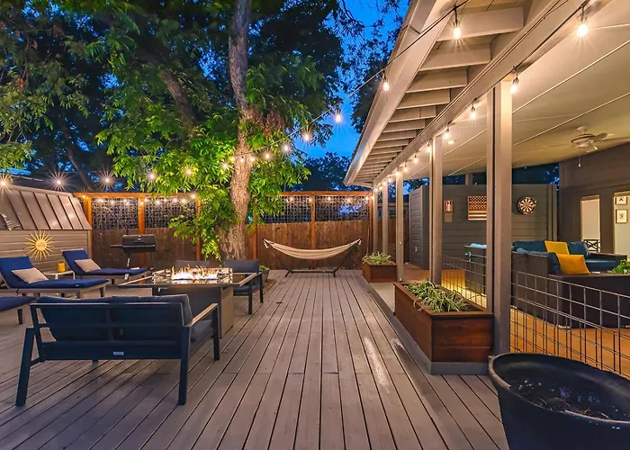 Serene Pool & Firepit In Stunning Home By Airport