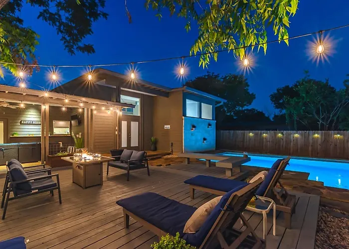 Serene Pool & Firepit In Stunning Home By Airport