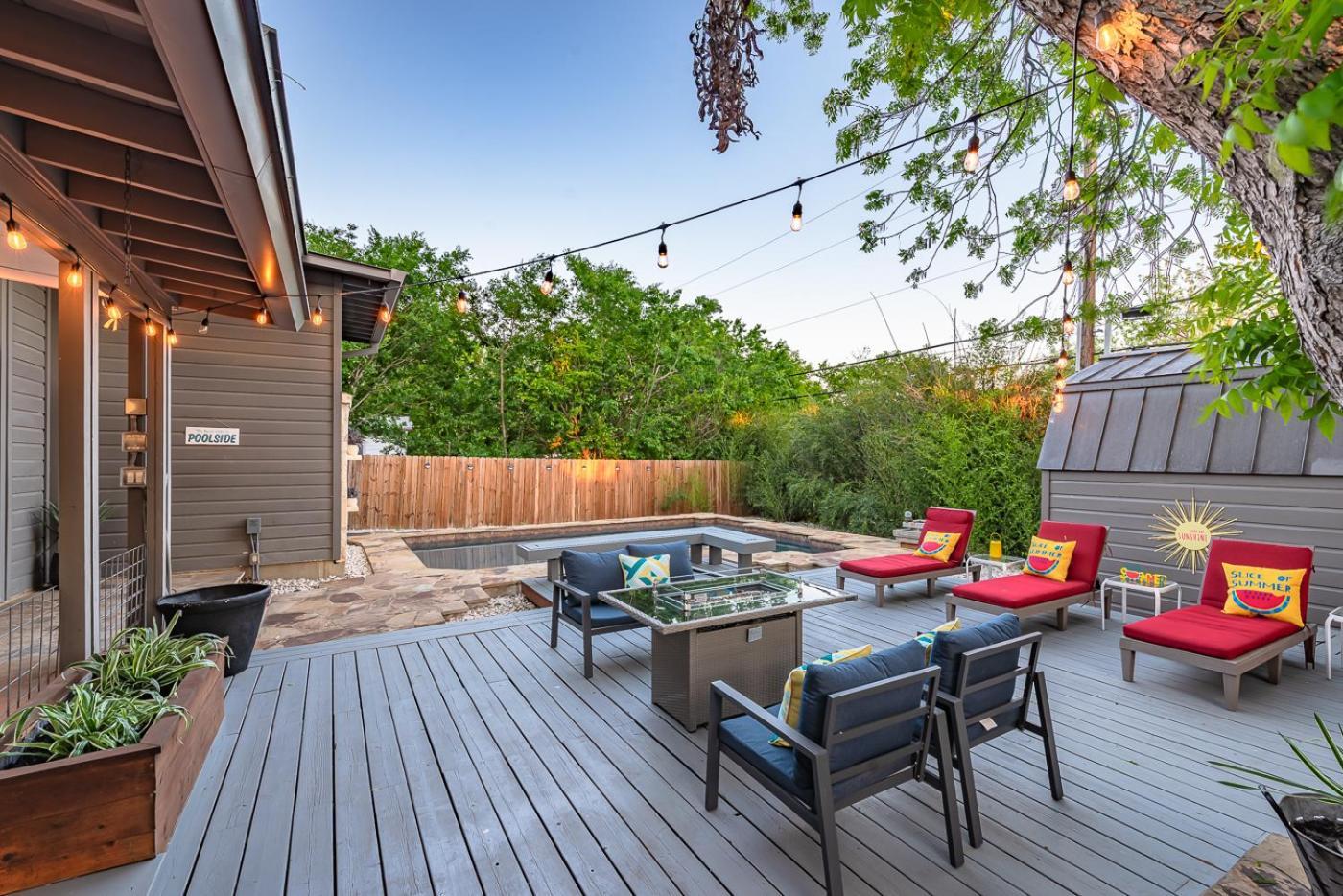 Serene Pool & Firepit In Stunning By Airport Hébergement de vacances *