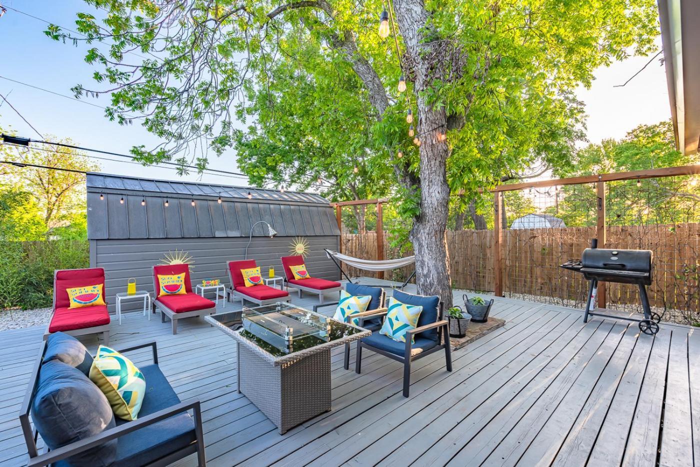 Serene Pool & Firepit In Stunning By Airport Hébergement de vacances *