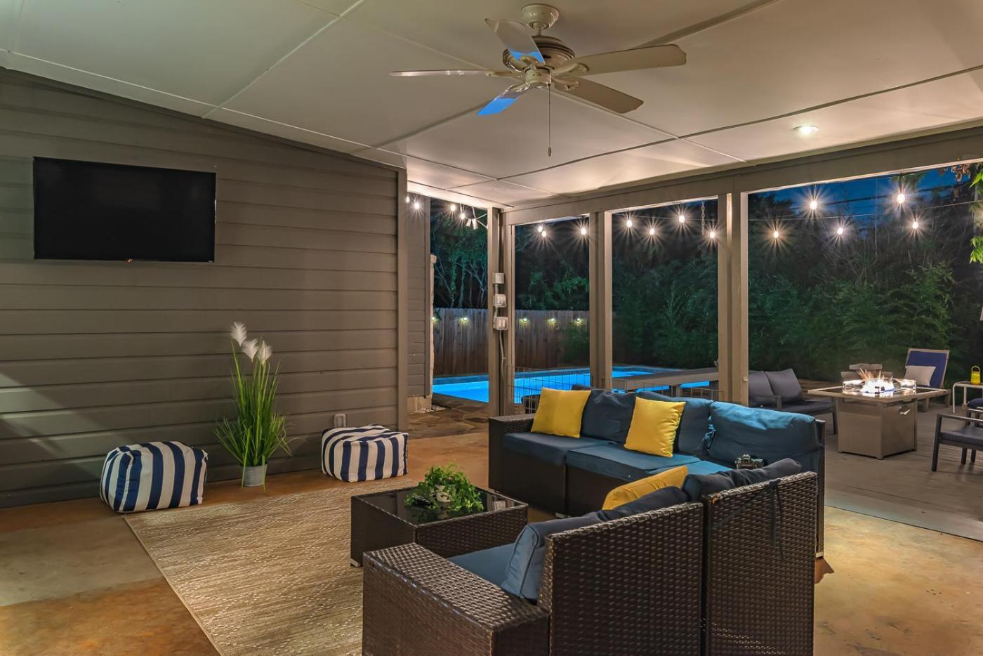 Serene Pool & Firepit In Stunning By Airport Hébergement de vacances San Antonio