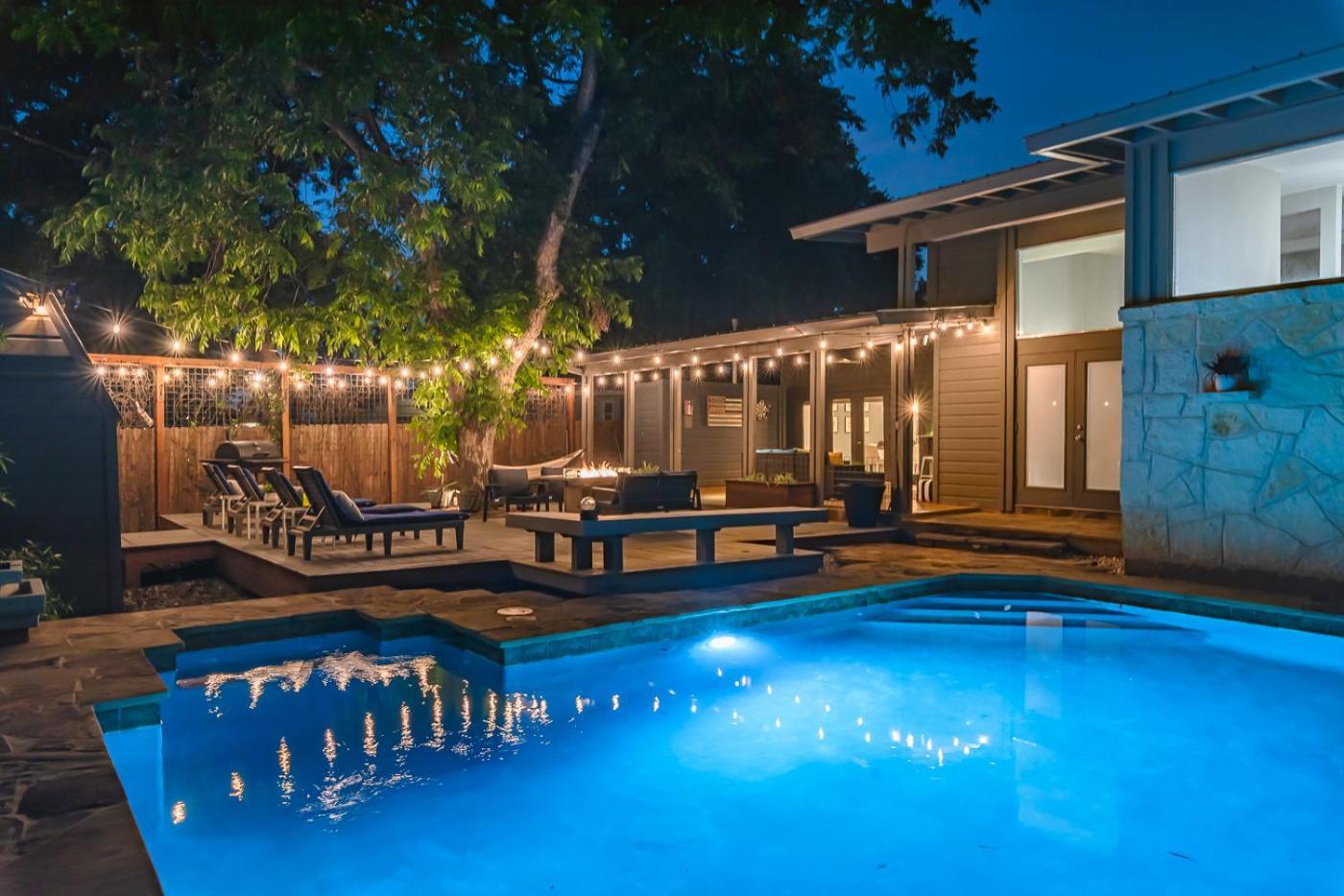 Serene Pool & Firepit In Stunning By Airport Hébergement de vacances San Antonio