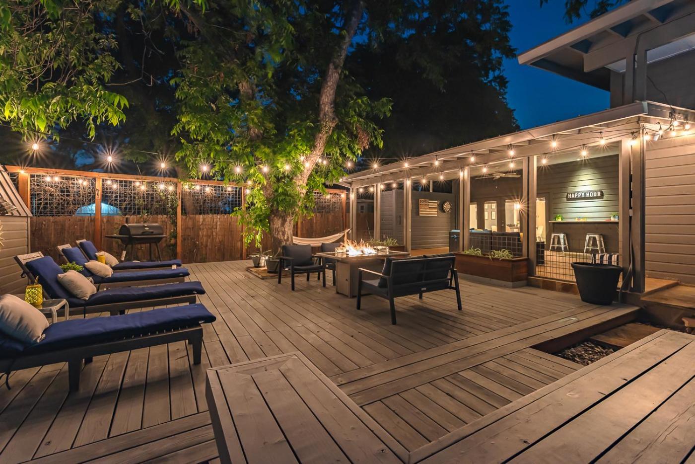 Hébergement de vacances Serene Pool & Firepit In Stunning By Airport *